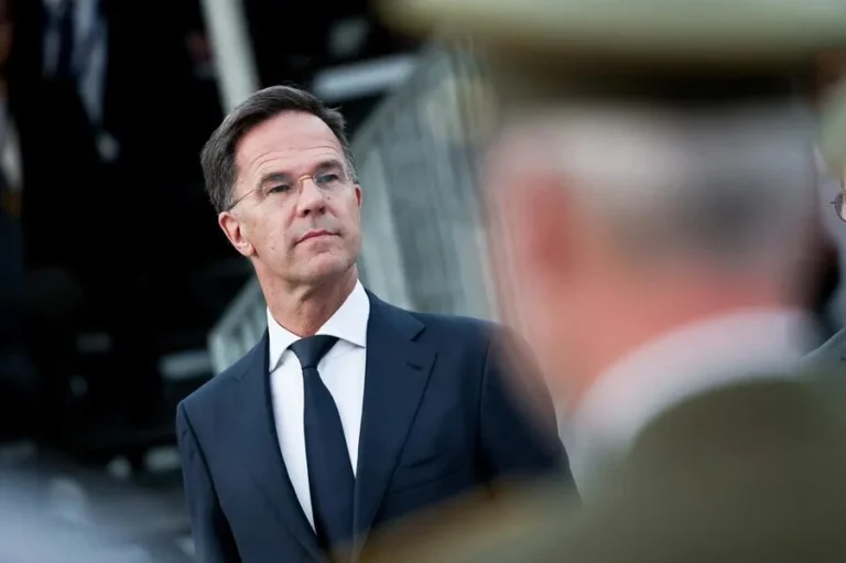 NATO threatens Brazil with 100% tariffs over Russian oil purchases.Photo:EFE.