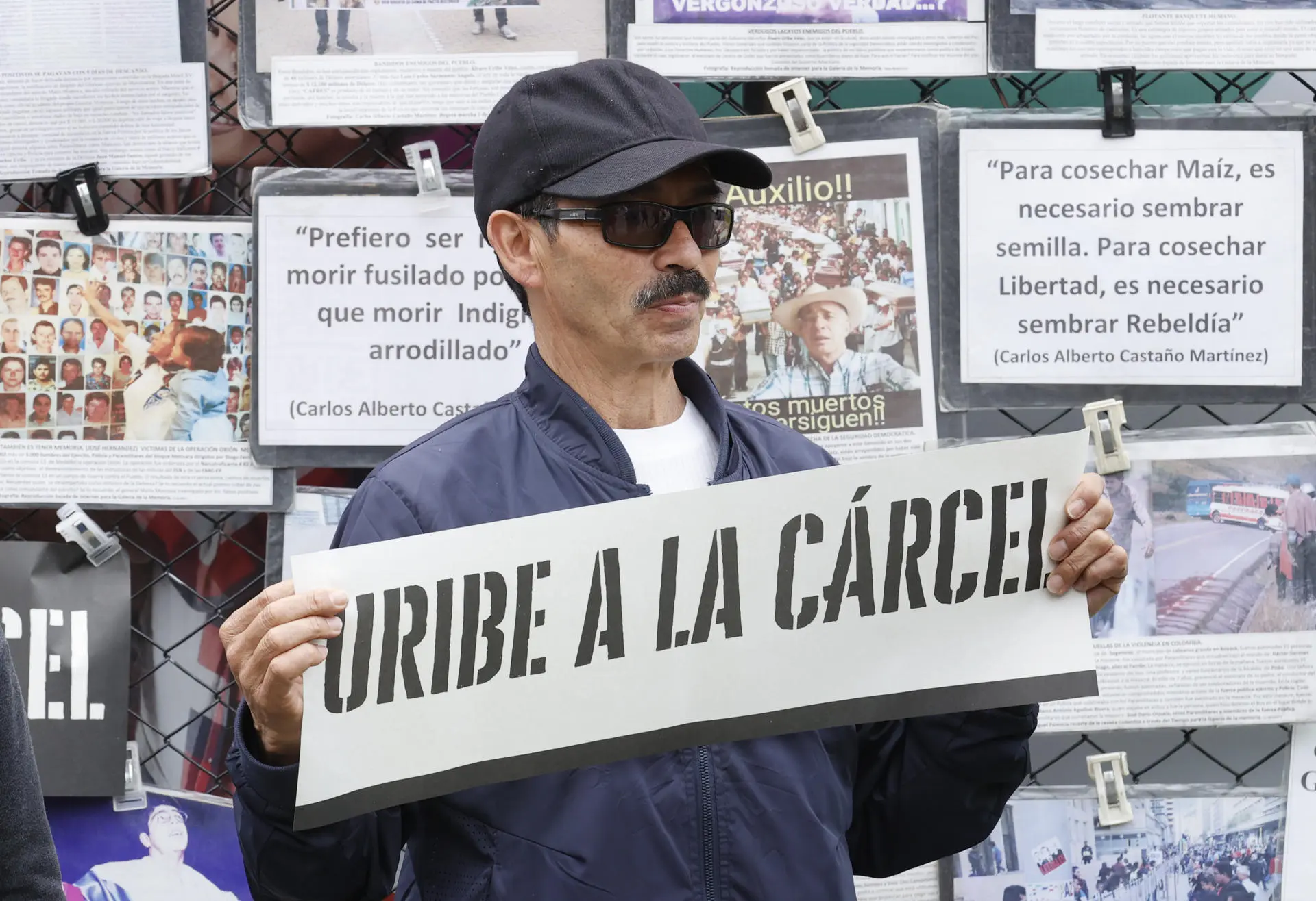 La Oficina del Fiscal Colombiano solicita nueve primaveras de arresto domiciliario para Álvaro Uribe