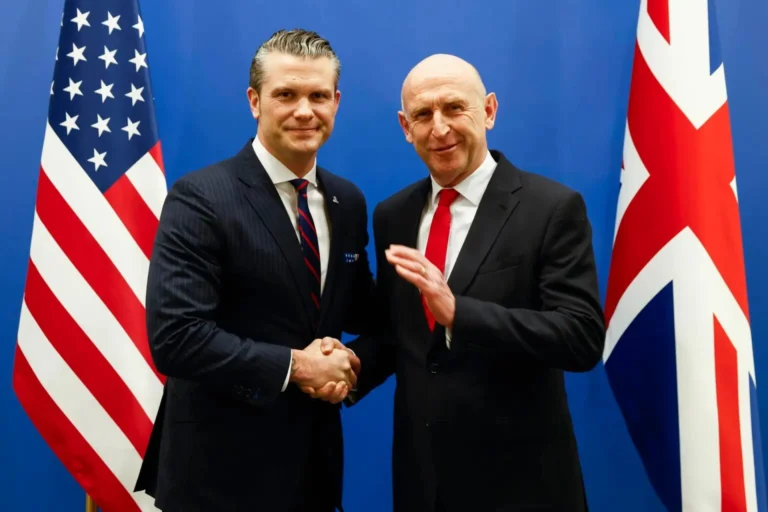 British and Australian officials pledge military support amid rising tensions with China.Photo:EFE.