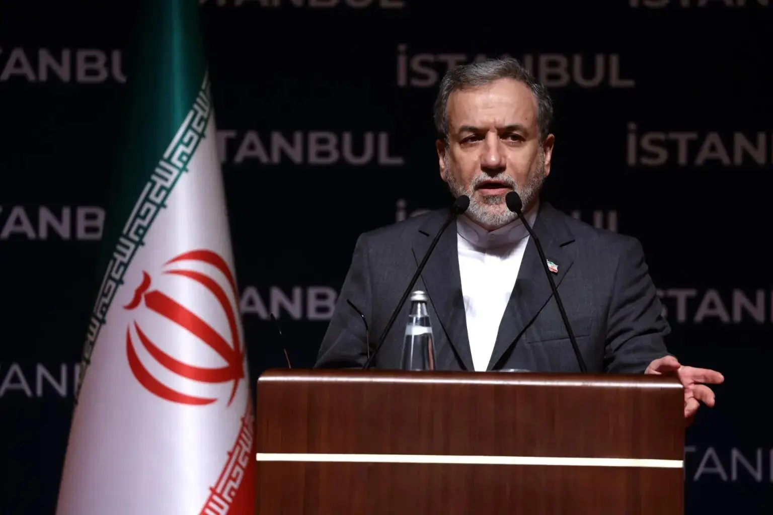 Foreign minister Araghchi defends Iran’s nuclear program as symbol of national dignity and independence.Photo:EFE.