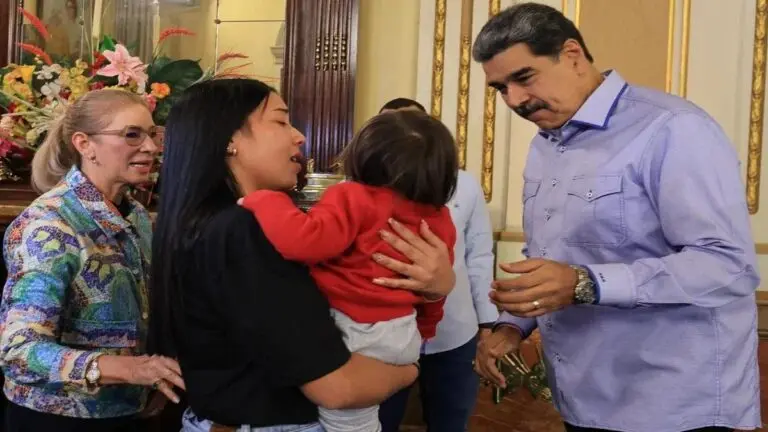 Venezuelan President Maduro welcomes seven children reunited with families after U.S. detention. Photo: Presidential Press.