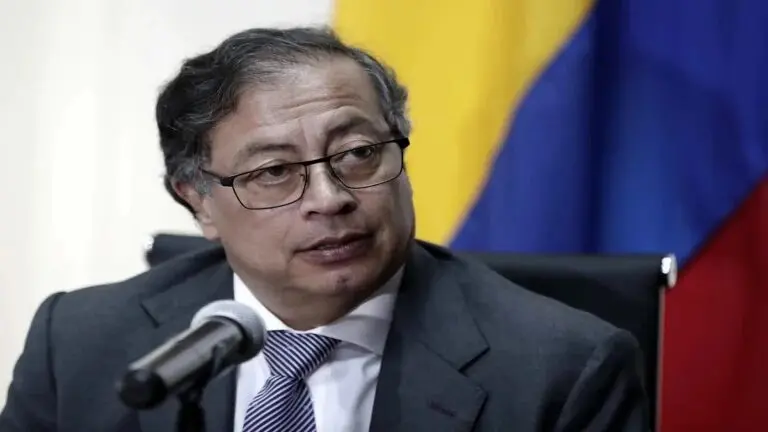 Petro denuncia una enorme presión política sobre el poder sumarial colombiano antaño del veredicto de sensatez de Uribe Petro denuncia una enorme presión política sobre el poder sumarial colombiano antaño del veredicto de sensatez de Uribe