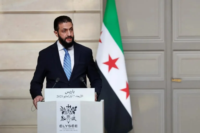 Syrian transitional leader departs capital amid intense Israeli attacks and growing southern conflict.Photo:EFE.