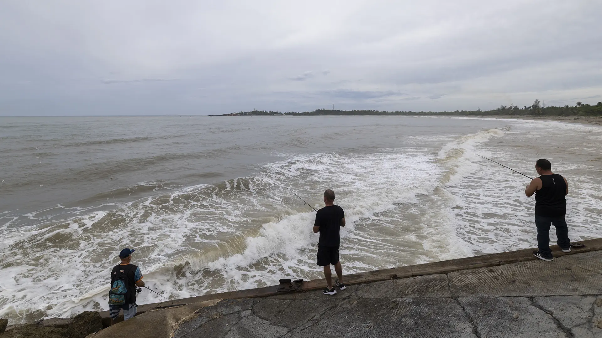 Hurricane Erin Triggers Evacuations in North Carolina and Threatens Bermuda with Dangerous Swells