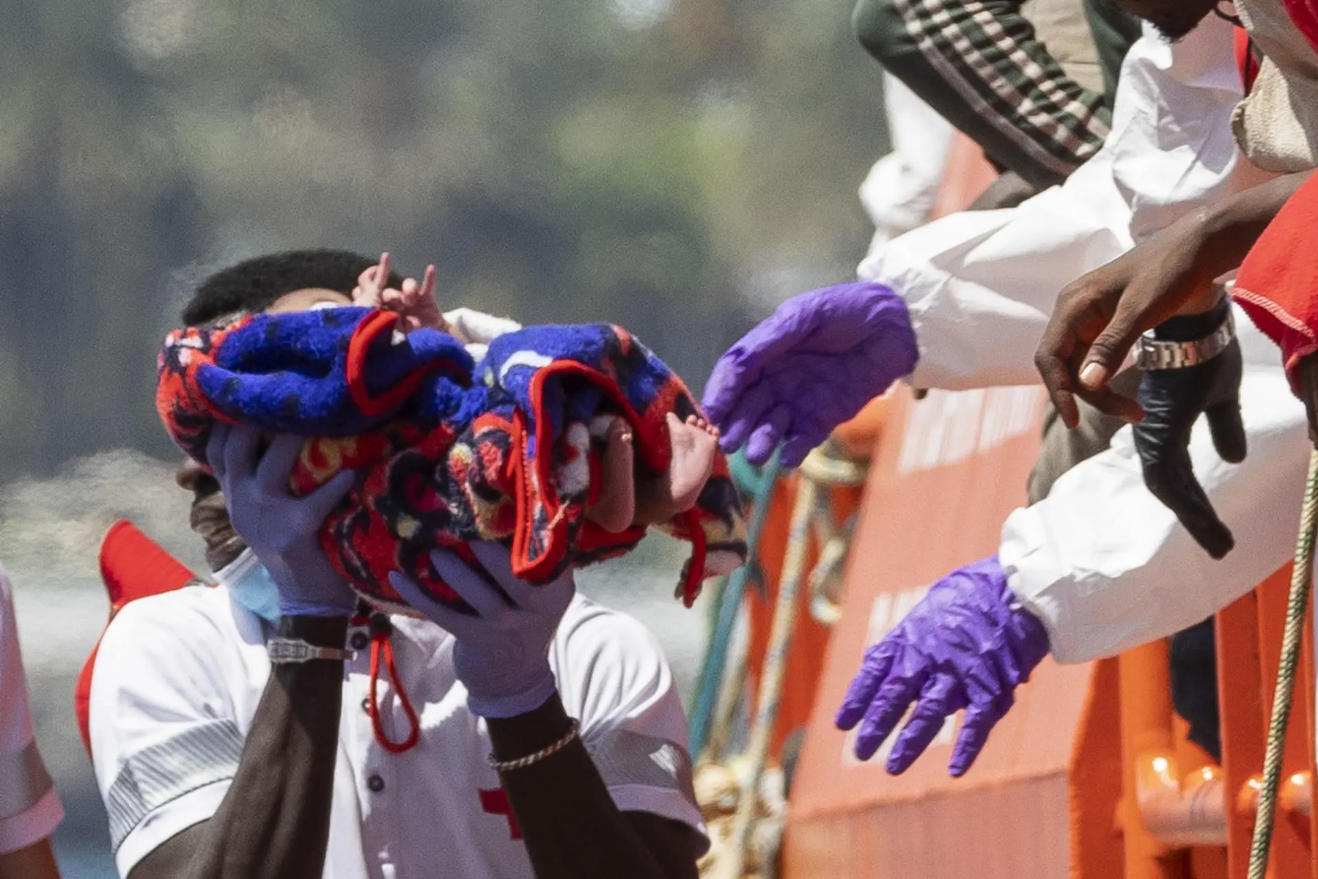 Spain Rescues Almost 250 Migrants of a Boat 429 Kilometers From Gran Canaria