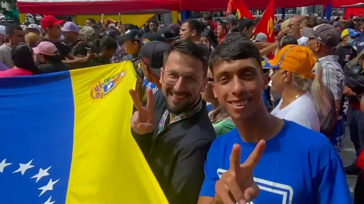 Venezuelans Flock to Militia Enlistment Centers In Response to U.S. Threats