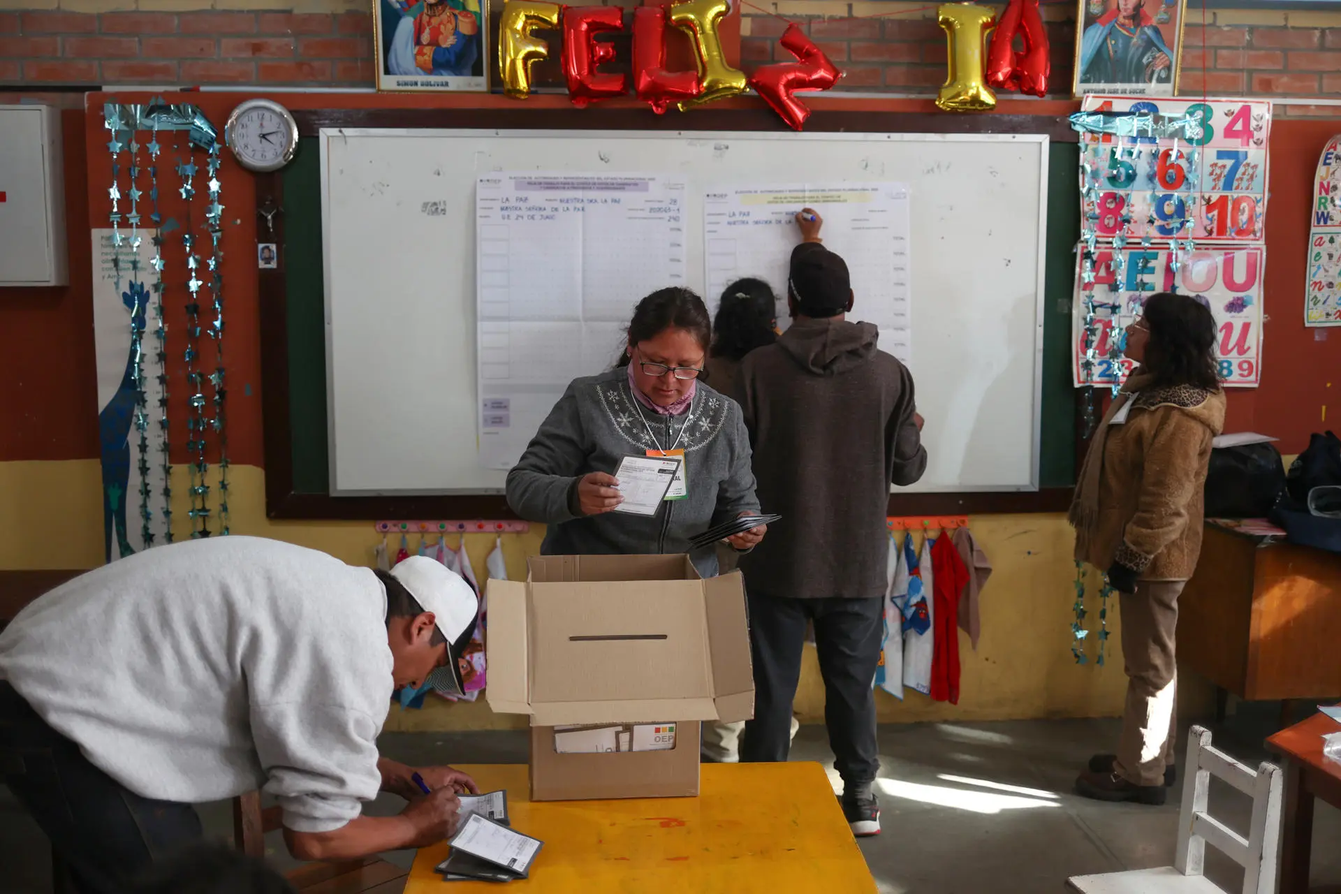 Bolivian Elections: Polling Stations Close as Scheduled, Votes Counting Begin