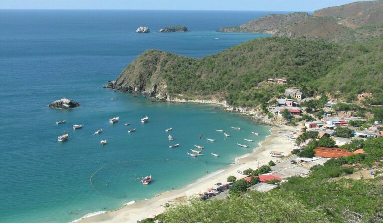 Venezuela Community Vacation Plan families participating in integrated outdoor activities 2025