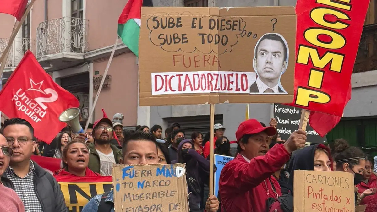 Ecuador Students Rally in Quito to Oppose Noboa’s Fuel Subsidy Cuts, Face Police Crackdown