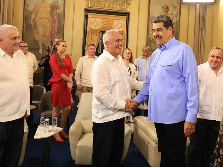 Venezuela-Cuba strategic alliance meeting at Miraflores Palace in Caracas