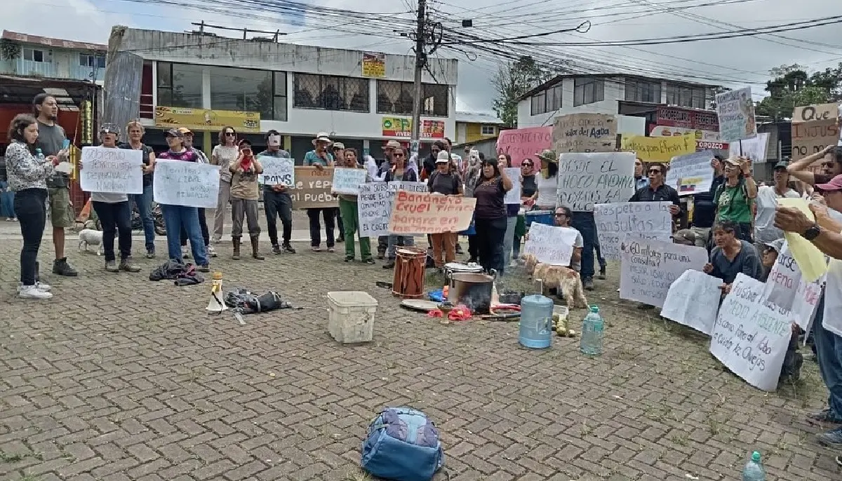 Residents of the Andean Chocó (Gualea, Mindo, Mashpi, and Pacto) have gathered on their own initiative in support of the National Strike and in solidarity with the resistance of Imbabura. Photo: CONAIE.