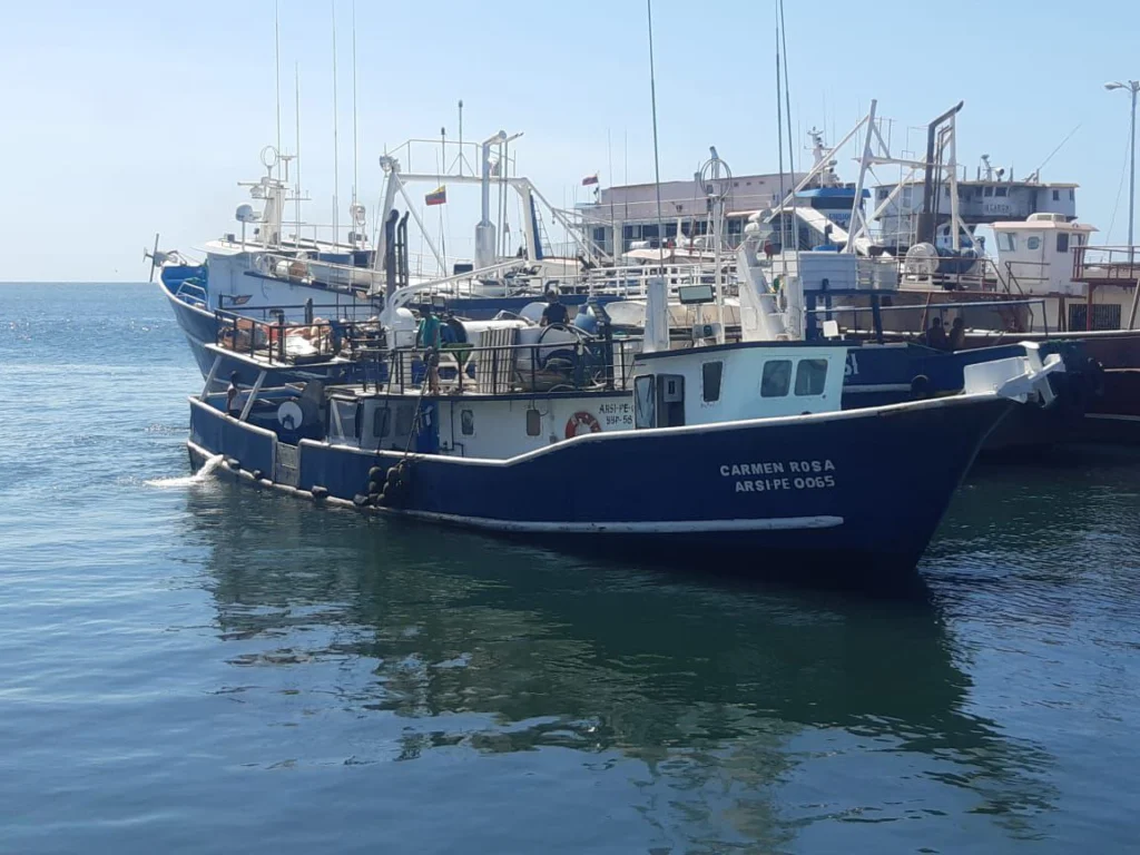 El 12 de septiembre de 2025, el buque pesquero venezolano "Carmen Rosa," Aunque autorizado por las autoridades locales, fue abordado ilegalmente por el personal del USS Jason Dunham, un destructor de misiles guiados de los Estados Unidos.