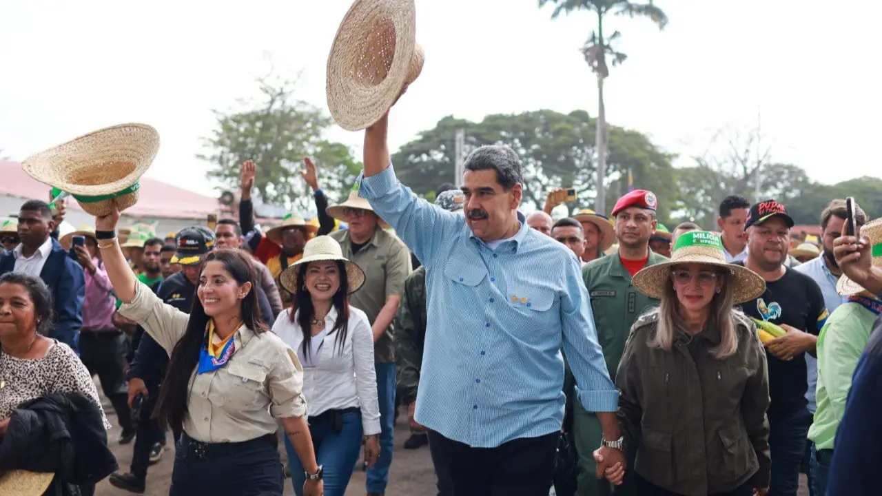 President Maduro stated that the Ezequiel Zamora National Peasant Union "is born with the power of history and the power of productive land," referring to what he called "the rebirth and resurrection of the great peasant movement of Ezequiel Zamora and Hugo Chávez." Photo: Presidential press.