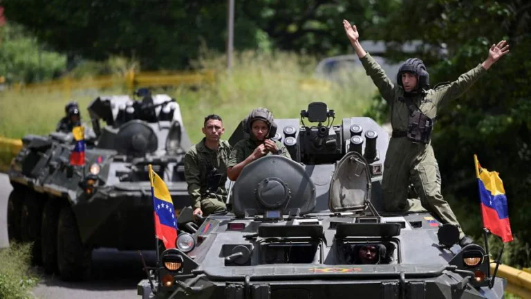 Venezuelan Armed Forces training amid Venezuela–U.S. military tensions.