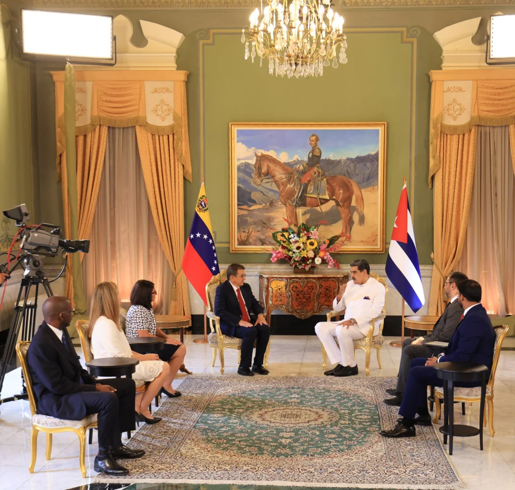 President Maduro receives credentials from ambassadors of Cuba and Lebanon