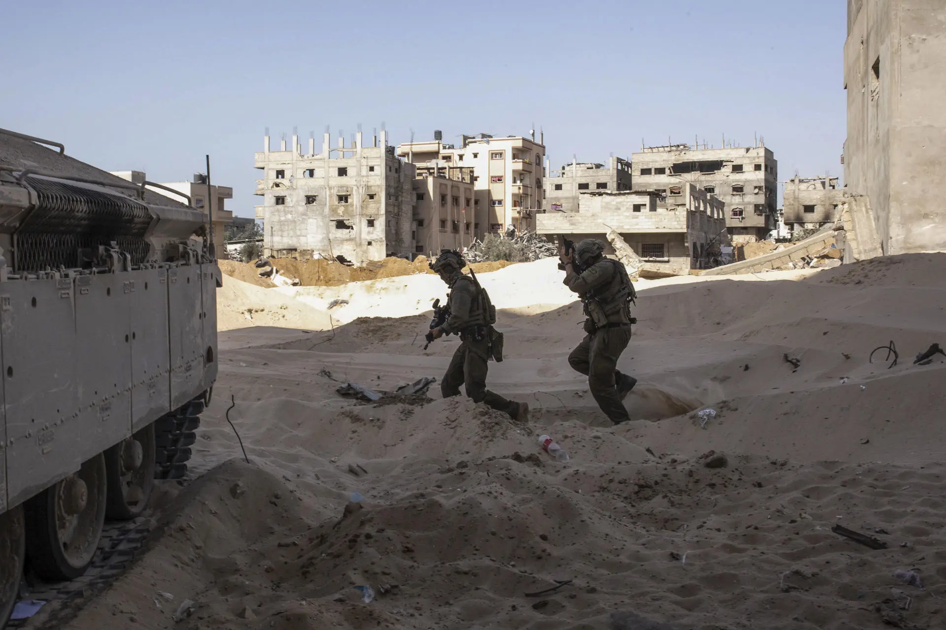 Trump Proposes Gaza Plan While Hamas Accuses Netanyahu of Prolonging Offensive