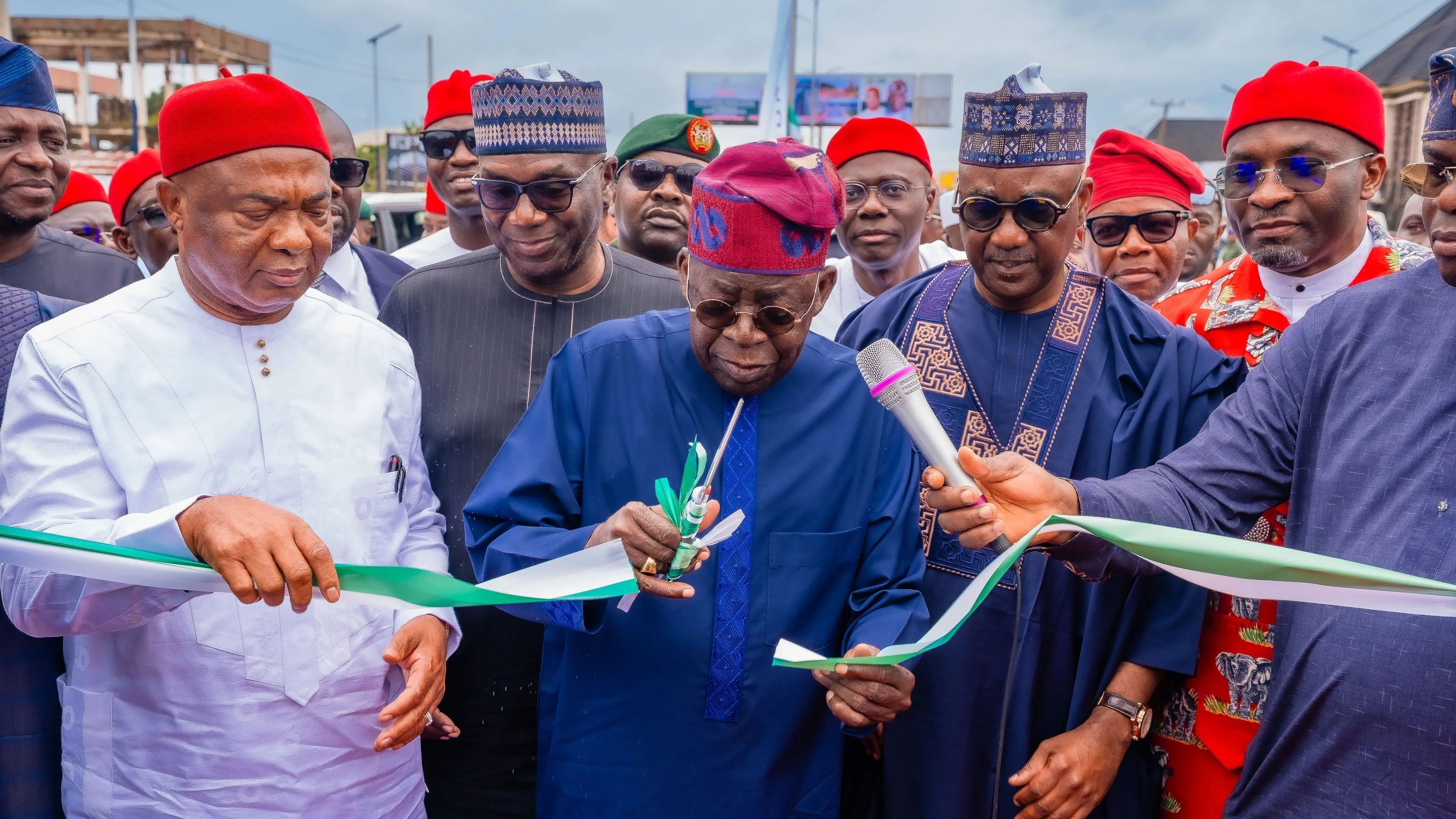 Nigerian President inaugurating the Owerri–Mbaise–Umuahia Interstate Road. Photo: X/ @officialABAT