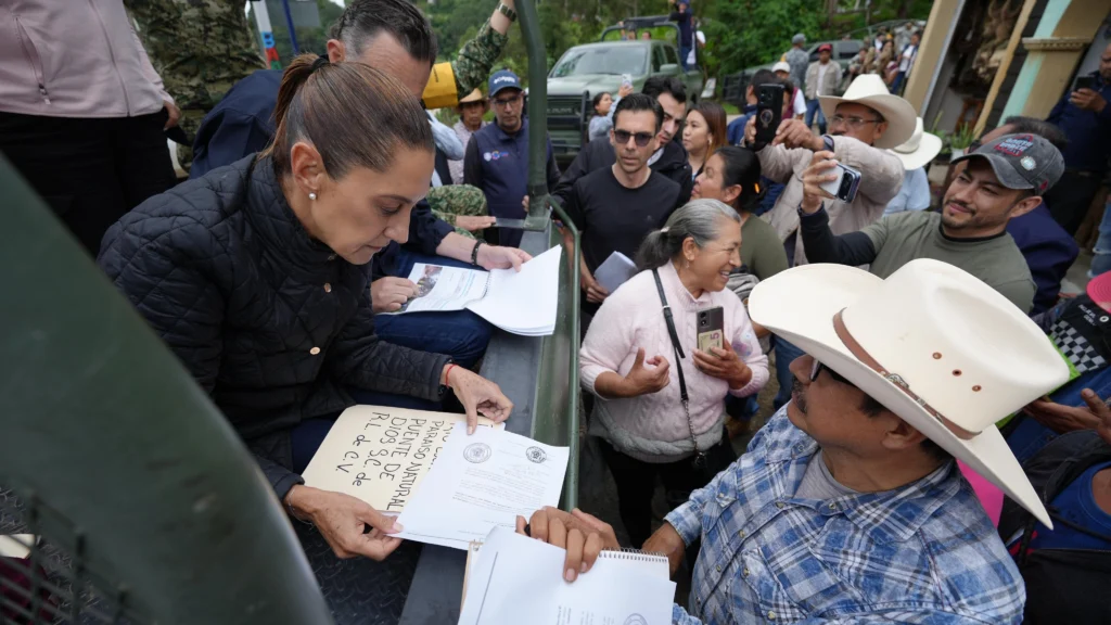 Sheinbaum Tours Mexico’s Hardest-Hit Areas by Heavy Rains, Announces Aid Measures