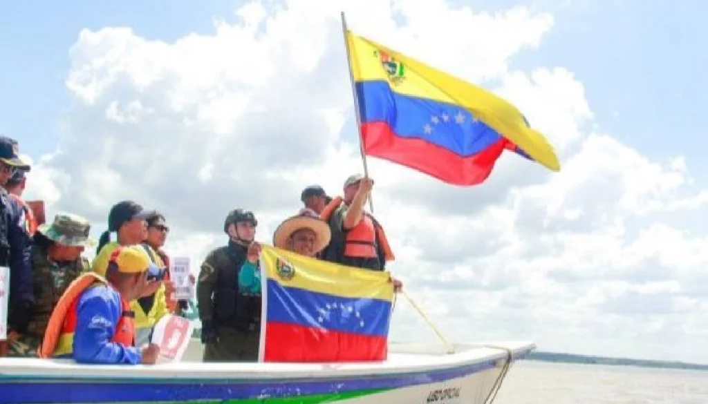 Boats sailed on Venezuela’s Orinoco River to protest Trinidad and Tobago resent statements. Photo: PSUV.