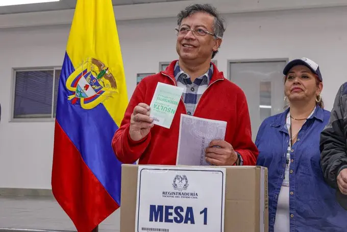 President of Colombia voted in consultation of the Historic Pact