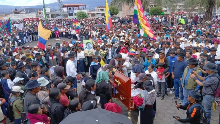 Ecuadorian communities say goodbye to a community member killed in Otavalo and march in Nueva Loja