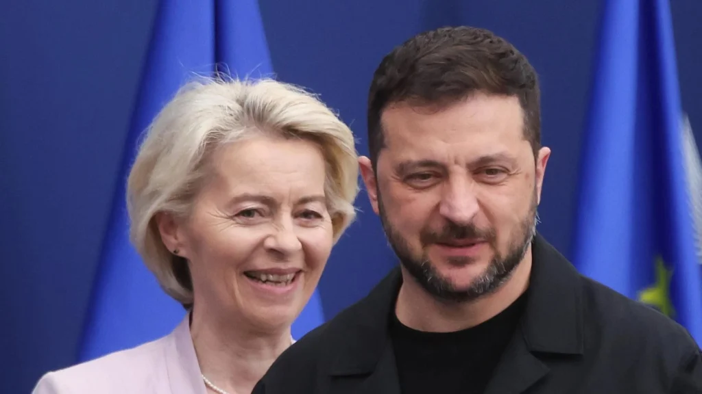 (FILE) President of the EU Commission Ursula von der Leyen alongside Ukrainian President Volodimir Zelenski. Photo: EFE.