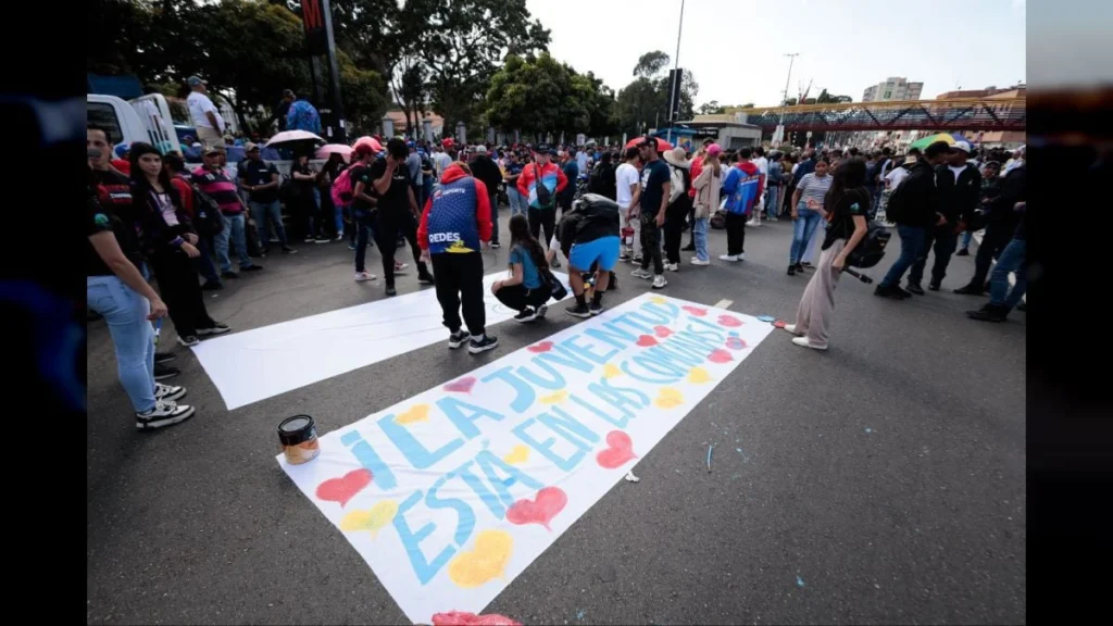 Citizens participate in the Venezuela Popular Consultation, choosing community development projects in a nationwide grassroots vote.