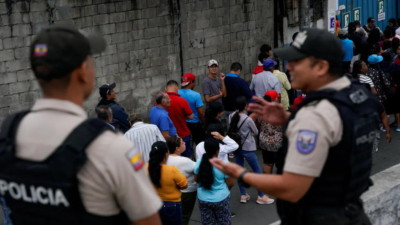 President Sheinbaum Praises Ecuadorians for Rejecting U.S. Military Bases