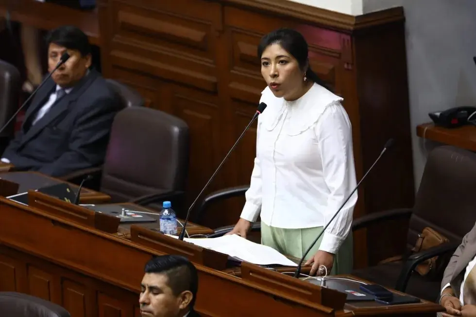 Peru’s Congress disqualifies former minister Betssy Chávez, who is seeking asylum in the Mexican Embassy