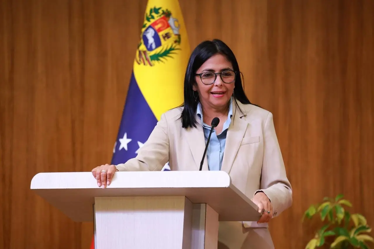 Delcy Rodríguez Reaffirms Venezuela’s Energy Sovereignty at Event with UVH Students