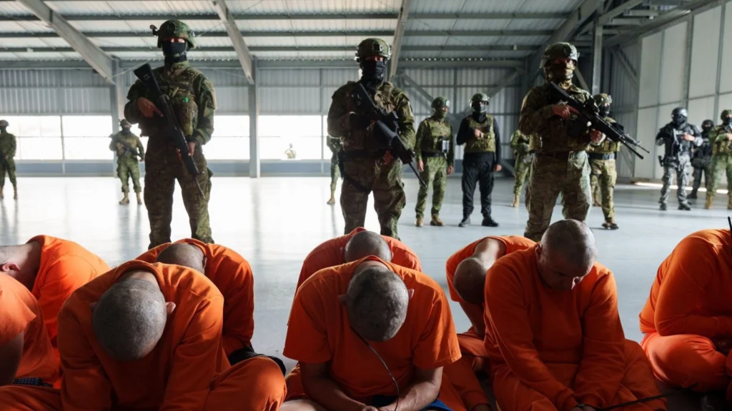 Upon arrival, inmates had their heads shaved and were kept in bright orange uniforms, designed to ensure they can be easily identified in case of escape or emergency. Photo: X/ @DanielNoboaOk