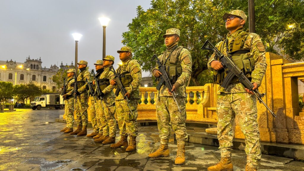 Military deployment in Lima’s historic center ahead of protests. Photo: X/@Munilima