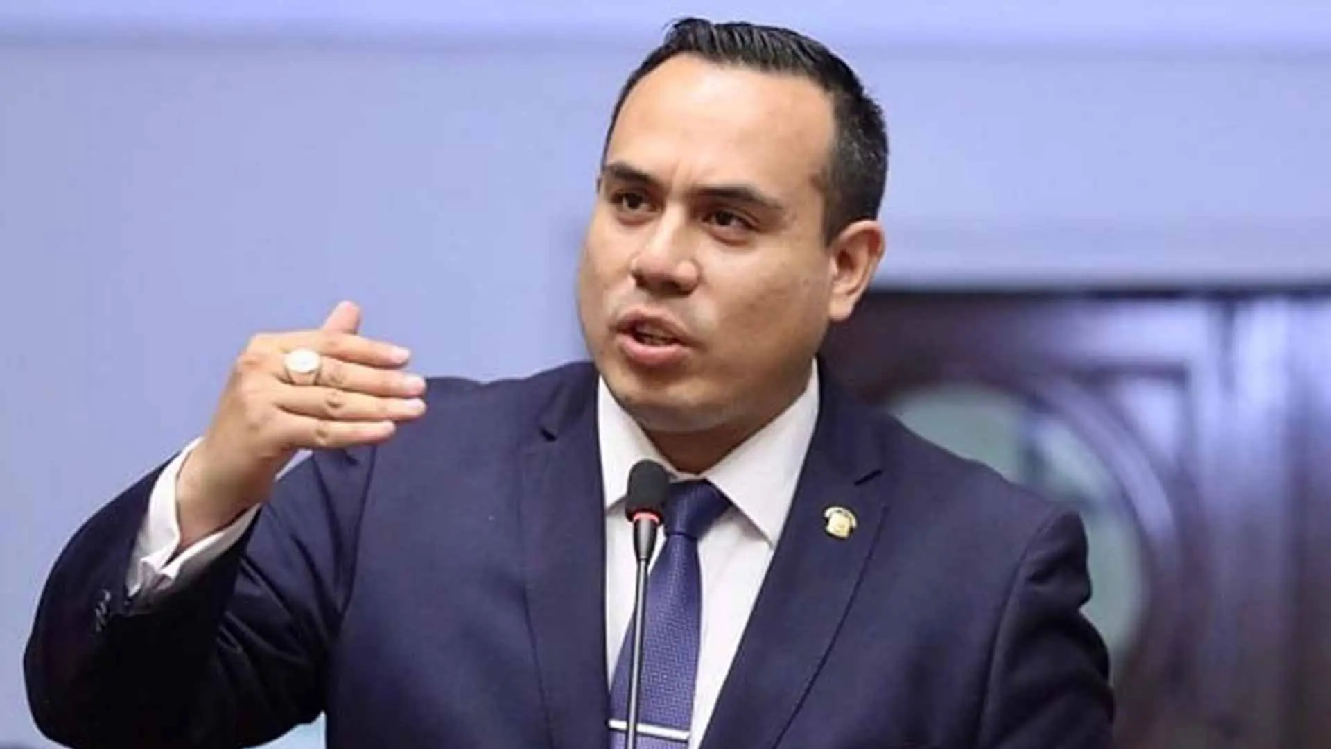 Peru’s President signs law on measures against the crime of extortion