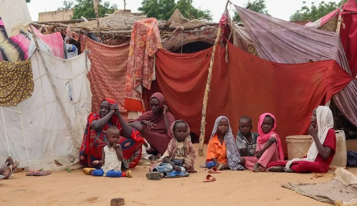(FILE) Displaced families shelter at a gathering site in El Fasher in northern Darfur in August 2025. Photo: United Nations.
