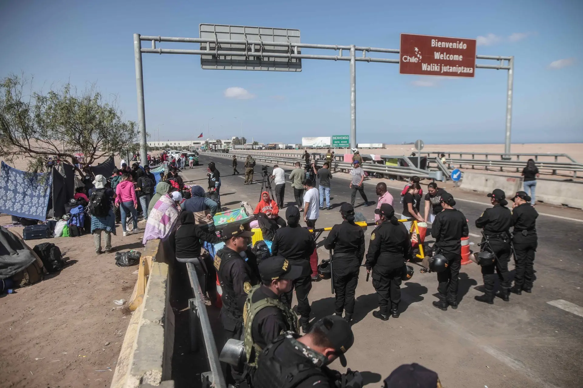 Peru closes border to migrants fleeing Chile amid Kast’s threat