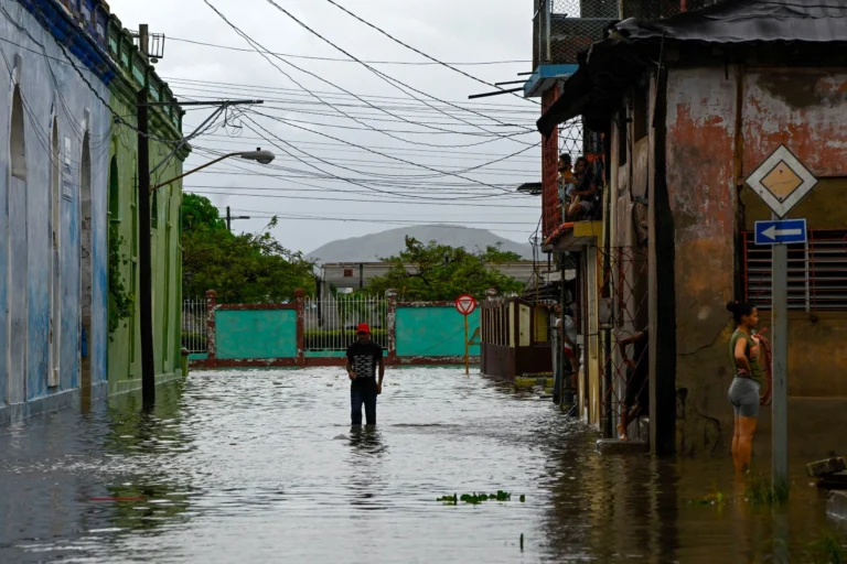 Cuba Evacuates 3,000 People Due to Rain Storm - teleSUR English