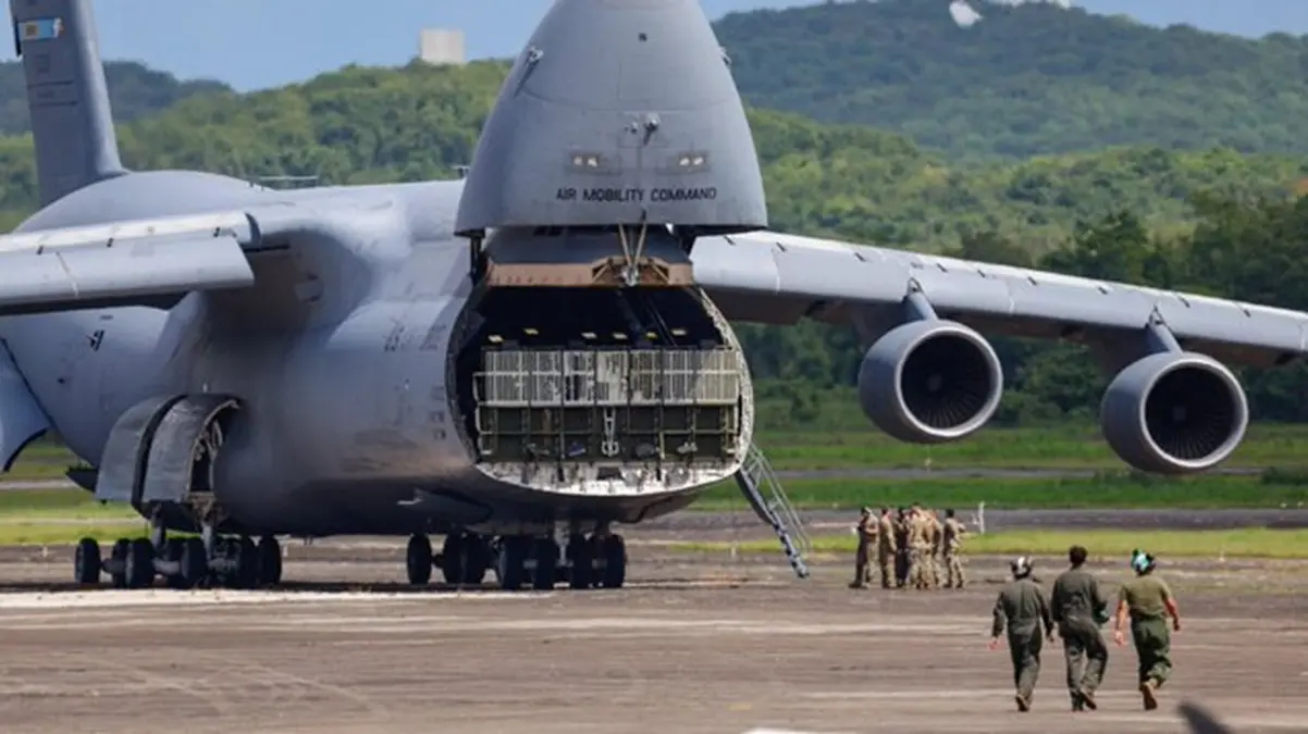 U.S. Joint Chiefs Chair Visits Puerto Rico Amid Escalating Caribbean Military Operations