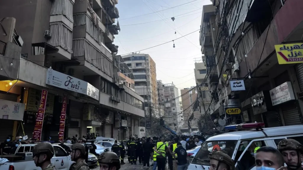 Soldiers and rescuers stand at the site after an Israeli airstrike on the southern suburbs of Beirut, Lebanon, 23 November 2025. Photo: EFE.