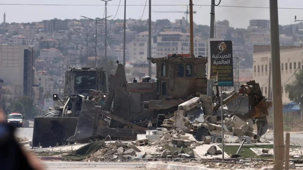 (FILE) Israeli military bulldozer during an Israeli military operation in the West Bank city of Jenin, 05 July 2024. Photo: EFE.