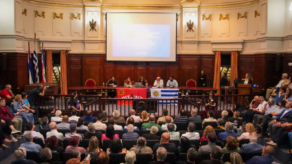 Public presentation of the proposal to tax Uruguay’s richest 1%. Photo: PIT-CNT.