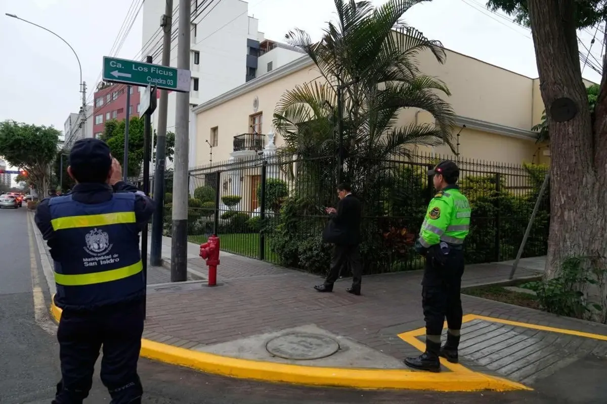 Peruvian Police Presence Triples at Mexican Embassy in Lima