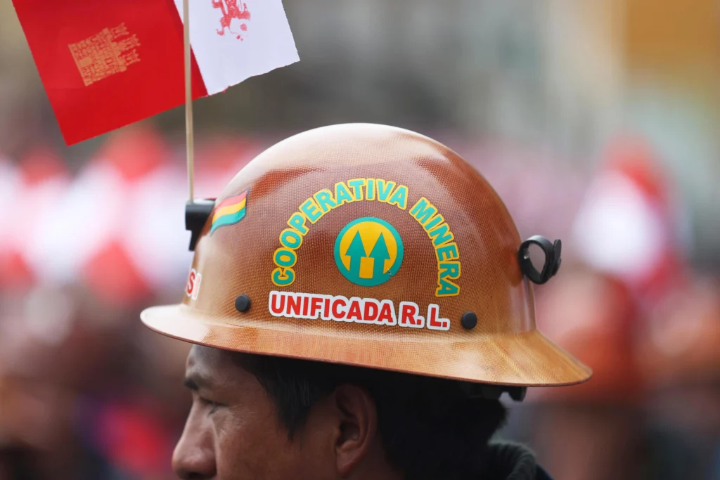 Bolivians Mobilize in Rejection of Rodrigo Paz’s Fuel Price Hike