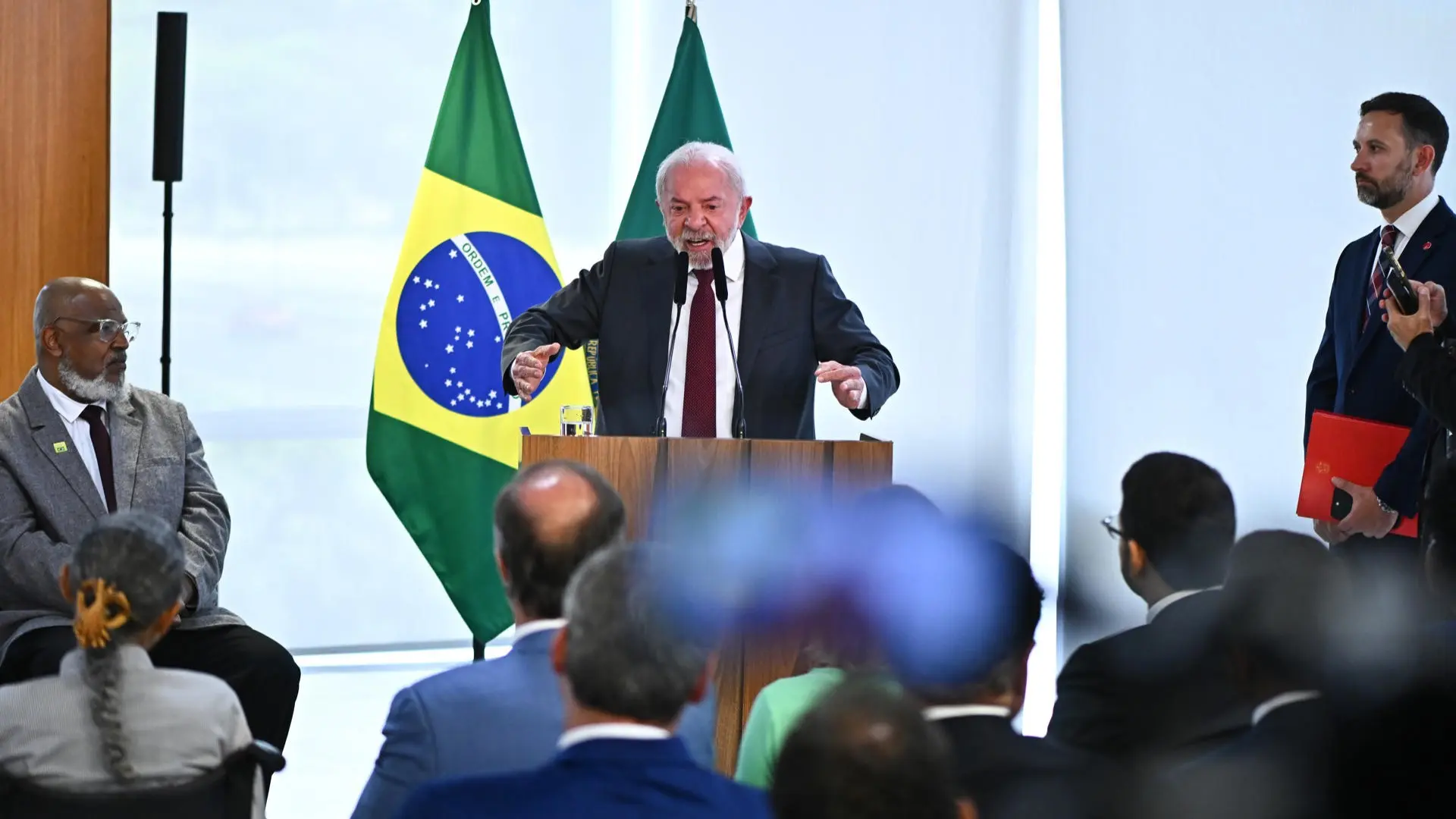 Brazilian President Lula Signs 2025 Christmas Indult, Prioritizing Vulnerable Prisoners