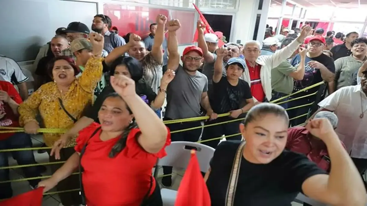Hondurans Warn of Democratic Backsliding After Proclamation of Asfura