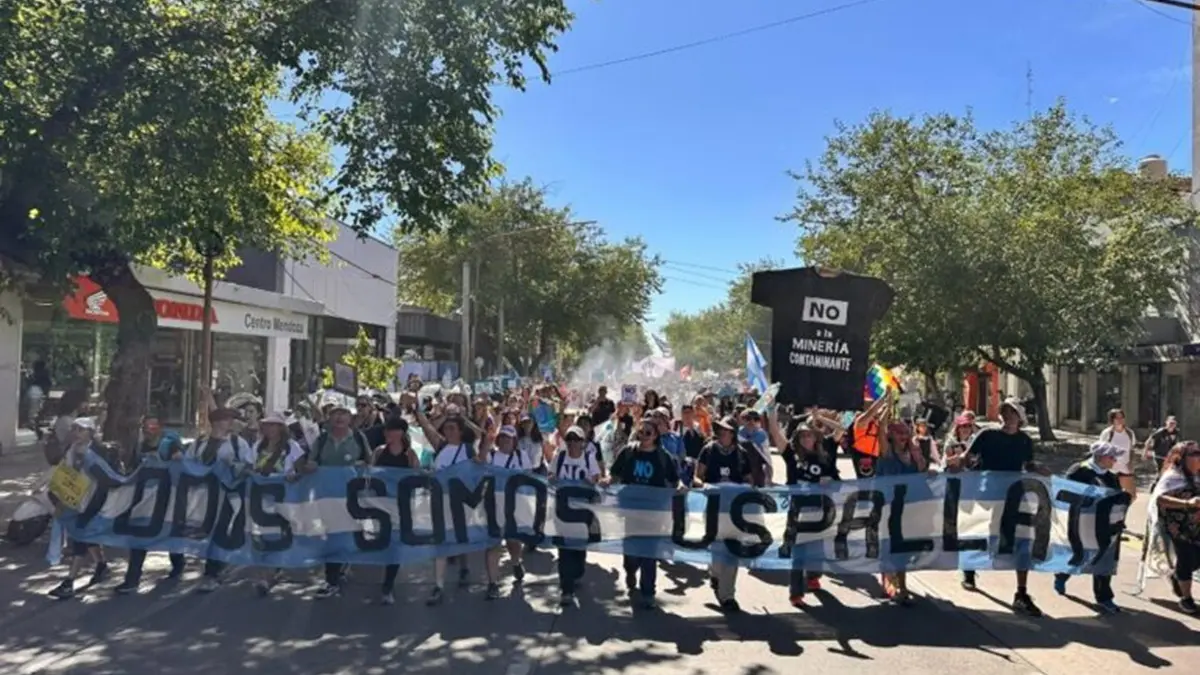 Argentines March Against Mining Projects in Mendoza