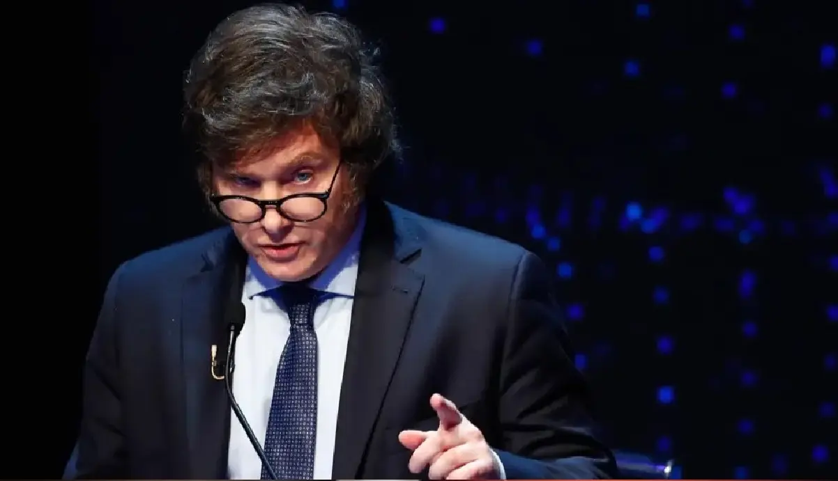 Milei Unveils “Educational Freedom Law” in Argentina, Sparking Fears of Privatization and Defunding