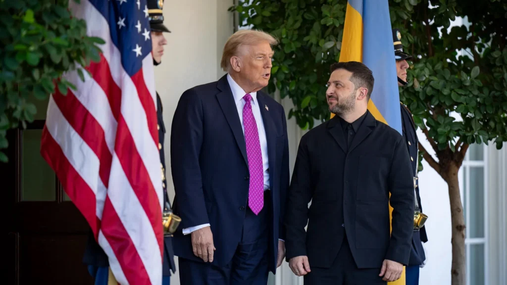 (FILE) U.S. President Donald Trump (L) alongside his Ukrainian counterpart Volodimir Zelenski (R). Photo: The White House.
