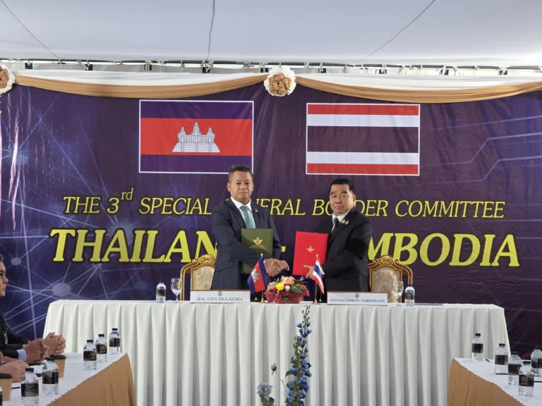 Cambodian Defense Minister Tea Seiha, left, accompanied by his Thai counterpart, Natthaphon Narkphanit, at the General Meeting of the Border Commission in Thailand. Photo: Cambodia Ministry of National Defense.