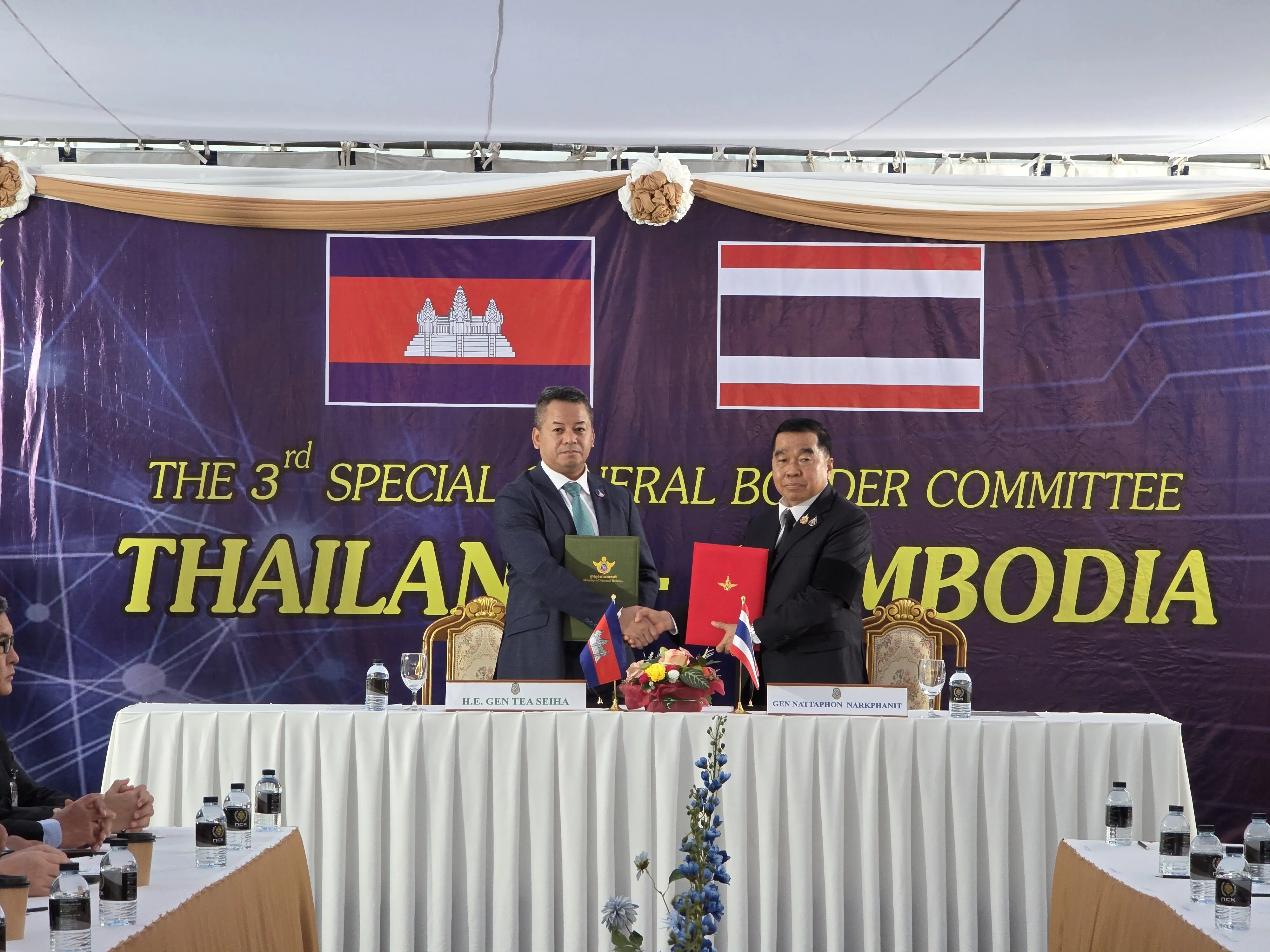 Cambodian Defense Minister Tea Seiha, left, accompanied by his Thai counterpart, Natthaphon Narkphanit, at the General Meeting of the Border Commission in Thailand. Photo: Cambodia Ministry of National Defense.