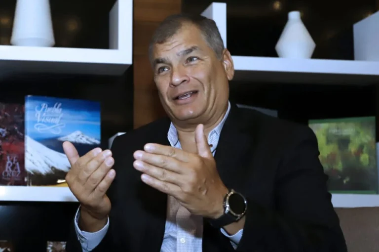 Ecuador: Rafael Correa Denounces “Clear Persecution” Against Luisa González
